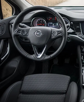 Opel Astra cena 71000 przebieg: 90000, rok produkcji 2018 z Warszawa małe 46